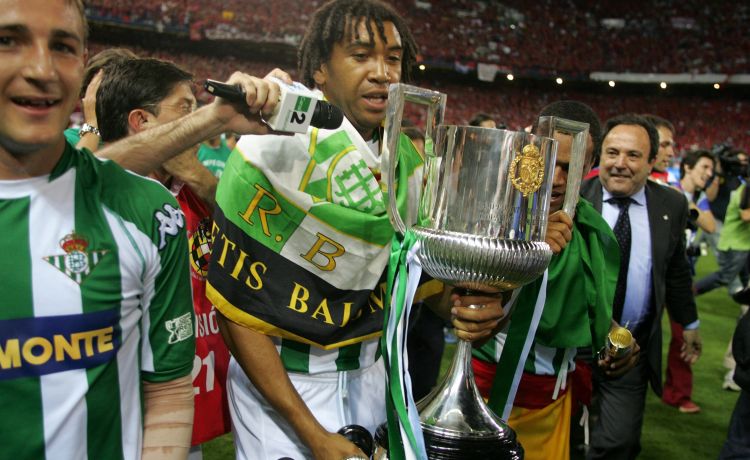 48 futbolistas han jugado en El Betis y el Valladolid en su carrera 48 futbolistas han jugado en El Betis y el Valladolid en su carrera