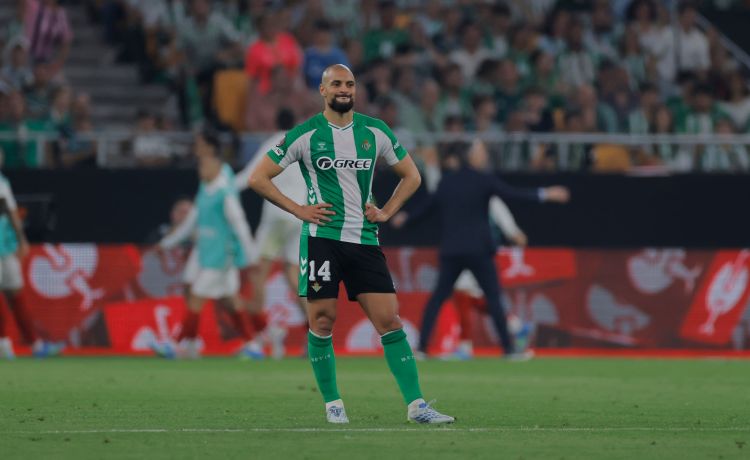 Ceballos le gana la partida a Amrabat Ceballos le gana la partida a Amrabat