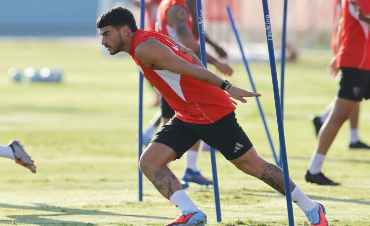 Azpilicueta, Isaac y Carmona, en la lista del Sevilla para el derbi Azpilicueta, Isaac y Carmona, en la lista del Sevilla para el derbi