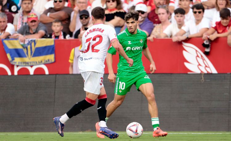 Sevilla se ilumina con ELGRANDERBI Sevilla se ilumina con ELGRANDERBI
