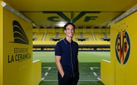 Iñigo se mira en el espejo del Pellegrini del Villarreal Iñigo se mira en el espejo del Pellegrini del Villarreal