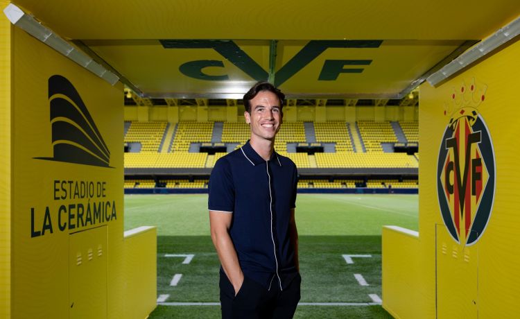 Iñigo se mira en el espejo del Pellegrini del Villarreal Iñigo se mira en el espejo del Pellegrini del Villarreal