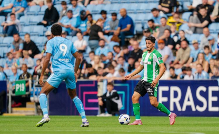 El Betis se estrena con empate en Inglaterra El Betis se estrena con empate en Inglaterra