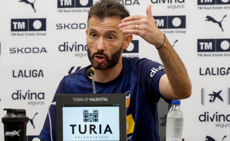 Corberán: “Ugrinic llegó con normalidad, se lesionó estando aquí” Corberán: “Ugrinic llegó con normalidad, se lesionó estando aquí”