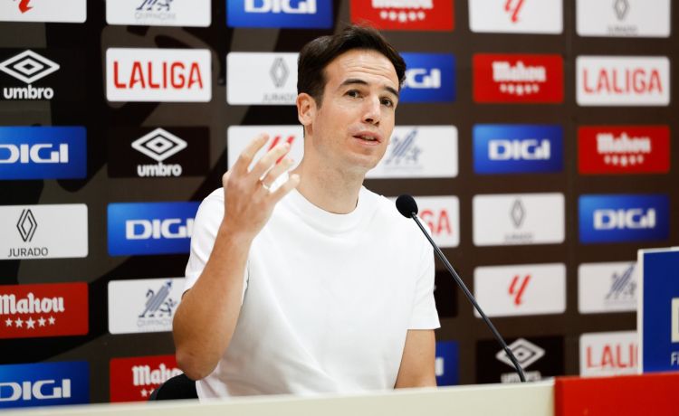 Iñigo: “Lo justo es que los árbitros traten igual a los técnicos que a los jugadores con las sanciones” Iñigo: “Lo justo es que los árbitros traten igual a los técnicos que a los jugadores con las sanciones”