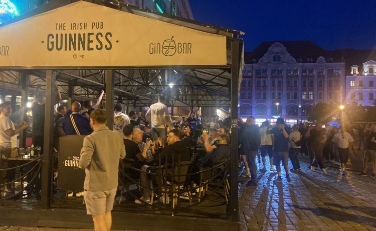 Festejos y tensión en la noche de Breslavia Festejos y tensión en la noche de Breslavia