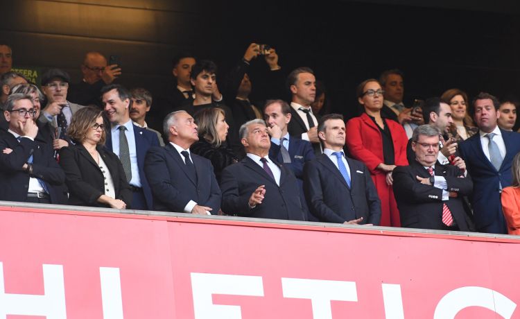 LaLiga denuncia cánticos contra el Barcelona en San Mamés LaLiga denuncia cánticos contra el Barcelona en San Mamés