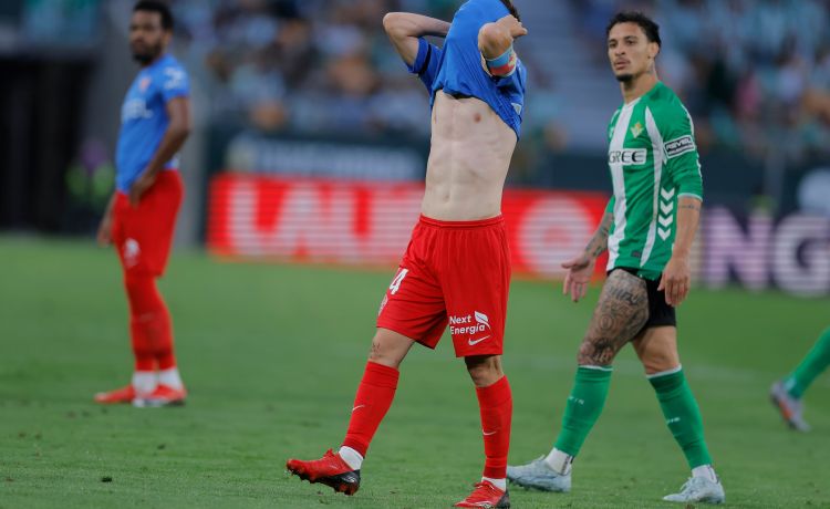 Aprobados y suspensos del Elche: otra derrota fuera con polémica Aprobados y suspensos del Elche: otra derrota fuera con polémica