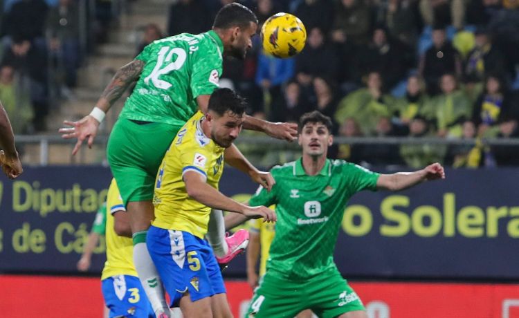 La chirigota del Yuyu y un cuplé con el Real Betis y el Cádiz como protagonistas La chirigota del Yuyu y un cuplé con el Real Betis y el Cádiz como protagonistas