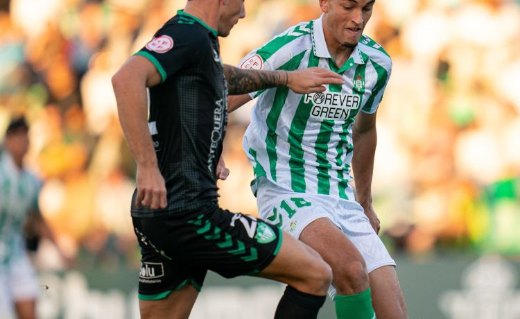 Segundo fichaje en un día: Isma Barea refuerza el centro del campo rojillo Segundo fichaje en un día: Isma Barea refuerza el centro del campo rojillo