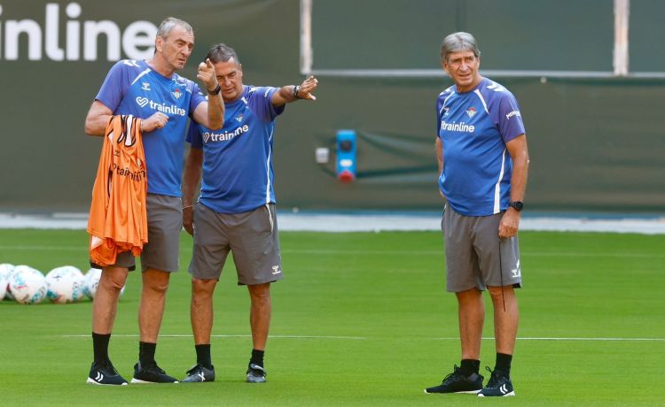 Iván Corralejo, la novedad del Betis en su lista ante el Alavés Iván Corralejo, la novedad del Betis en su lista ante el Alavés
