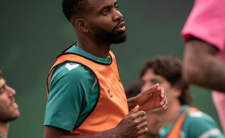 Bakambu: “El Betis decidió que siguiera” Bakambu: “El Betis decidió que siguiera”