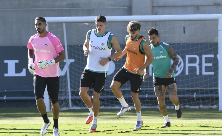 Abde se deja ver con el grupo Abde se deja ver con el grupo
