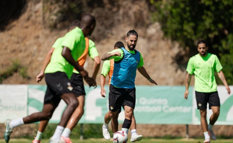 El Betis acelera la inscripción de jugadores: Isco, Fornals, Chimy Ávila… El Betis acelera la inscripción de jugadores: Isco, Fornals, Chimy Ávila…
