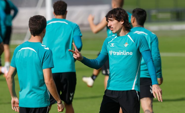 Bellerín manda a Ruibal al extremo zurdo Bellerín manda a Ruibal al extremo zurdo