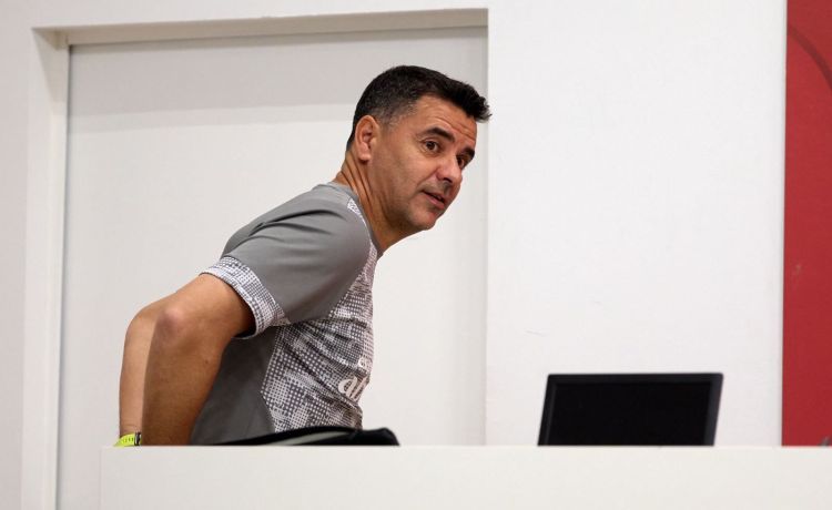 Míchel: “Cada punto es un sufrimiento; no miro la clasificación” Míchel: “Cada punto es un sufrimiento; no miro la clasificación”