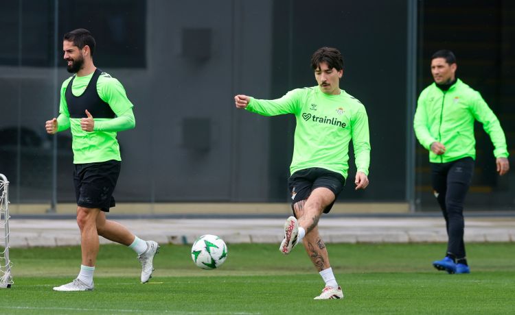 Vuelve Bellerín, asoma Pablo García Vuelve Bellerín, asoma Pablo García