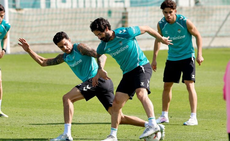 Isco dispara la ilusión: primer entrenamiento con el grupo Isco dispara la ilusión: primer entrenamiento con el grupo