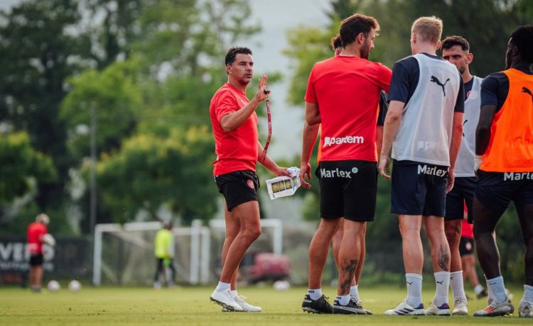 Míchel: “La dirección deportiva fichará jugadores Top para nosotros” Míchel: “La dirección deportiva fichará jugadores Top para nosotros”