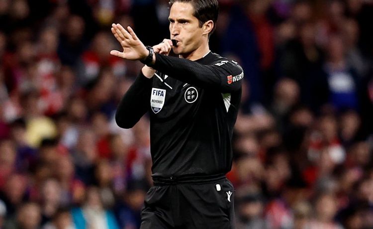 Munuera Montero termina con la territorialidad y pitará el derbi sevillano Munuera Montero termina con la territorialidad y pitará el derbi sevillano