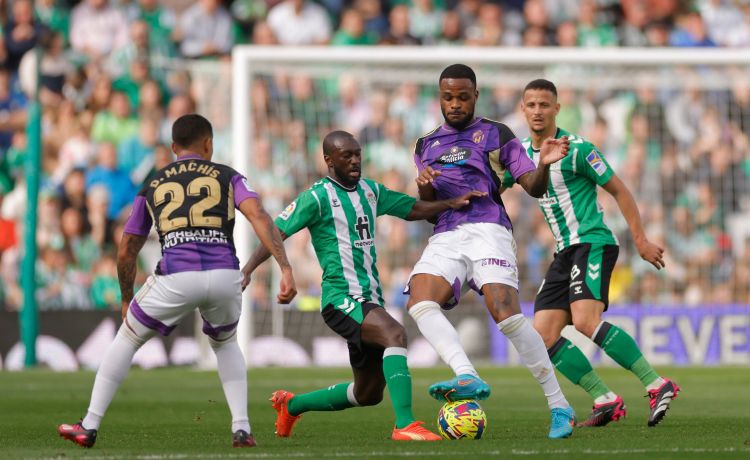 Larin dejó huella en el Villamarín… pero no sirvió para ganar Larin dejó huella en el Villamarín… pero no sirvió para ganar
