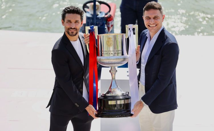 Navas y Joaquín llevan la Copa hasta San Telmo Navas y Joaquín llevan la Copa hasta San Telmo