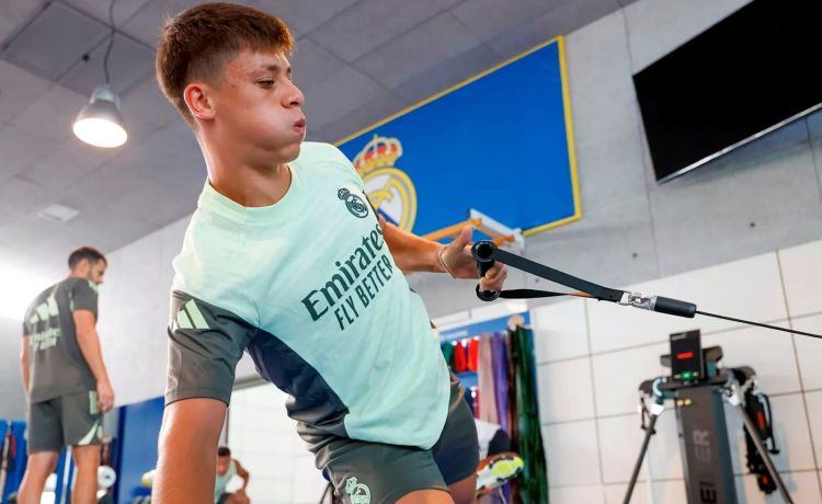 Güler se cae de La Cartuja Güler se cae de La Cartuja