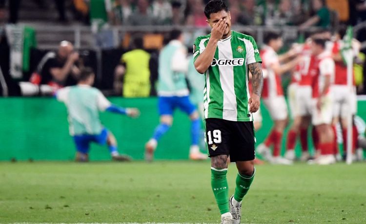 El Betis se hunde en un triste adiós a Europa El Betis se hunde en un triste adiós a Europa