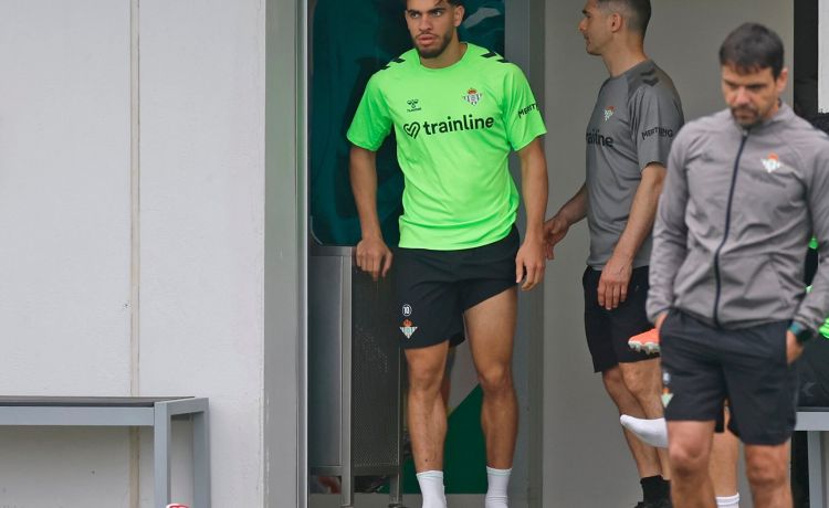 Abde se queda en tierra pero con su futuro en el aire Abde se queda en tierra pero con su futuro en el aire