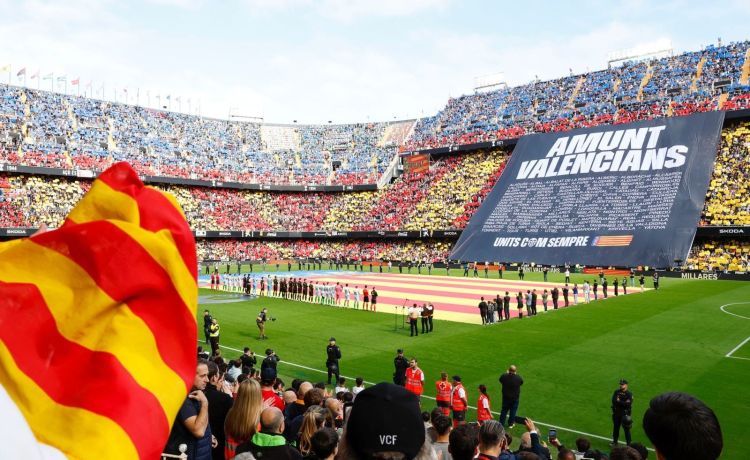 “Amunt valencians” “Amunt valencians”