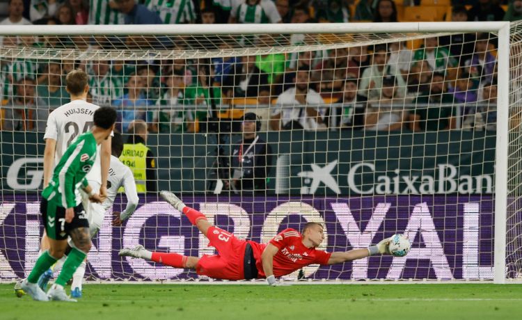 Lunin, clave bajo palos y MVP del partido Lunin, clave bajo palos y MVP del partido