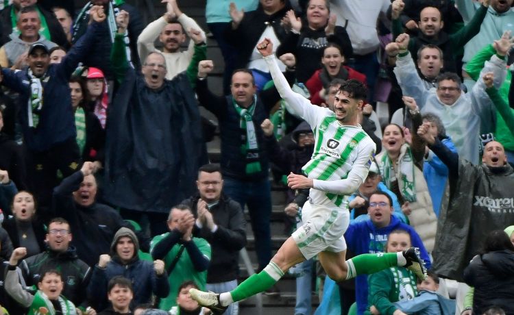 Johnny azuza a Guido Johnny azuza a Guido