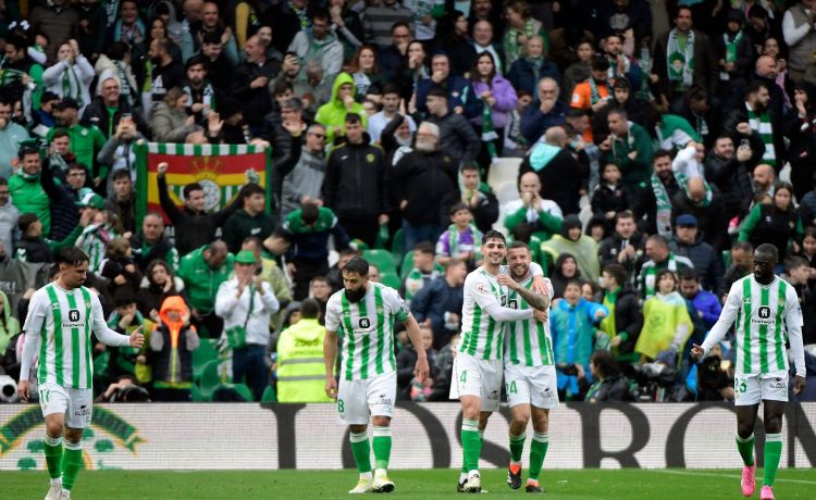 El Betis renace a costa del Athletic El Betis renace a costa del Athletic