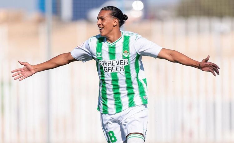 Yanis, el nueve en reserva Yanis, el nueve en reserva