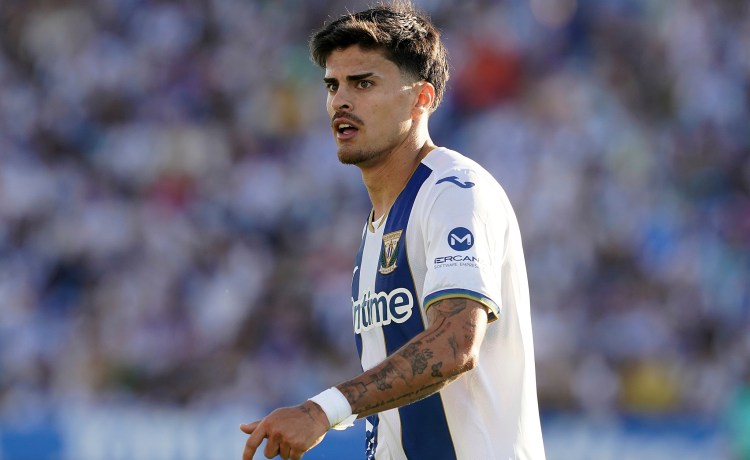 Más plusvalías pueden llegar al Betis desde Vallecas Más plusvalías pueden llegar al Betis desde Vallecas