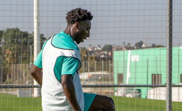 Los canteranos Corralejo y Bladi se unen a la lista de Pellegrini en la Copa Los canteranos Corralejo y Bladi se unen a la lista de Pellegrini en la Copa