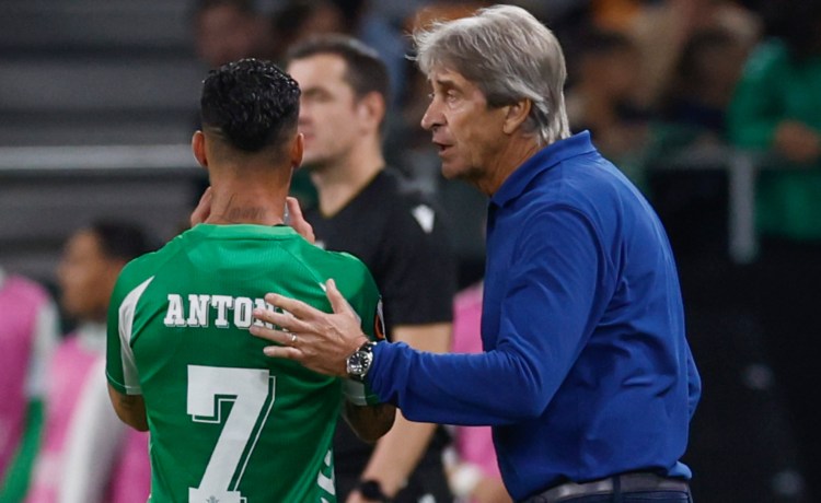 Pellegrini: «Antony y Abde están pasando un momento importante, por eso los rotamos menos» Pellegrini: «Antony y Abde están pasando un momento importante, por eso los rotamos menos»