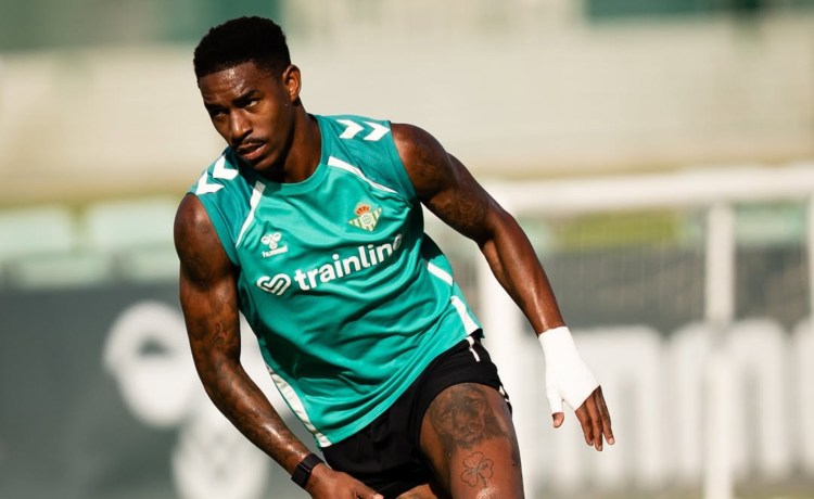 Junior regresa al grupo y Pau López se queda solo en la enfermería Junior regresa al grupo y Pau López se queda solo en la enfermería