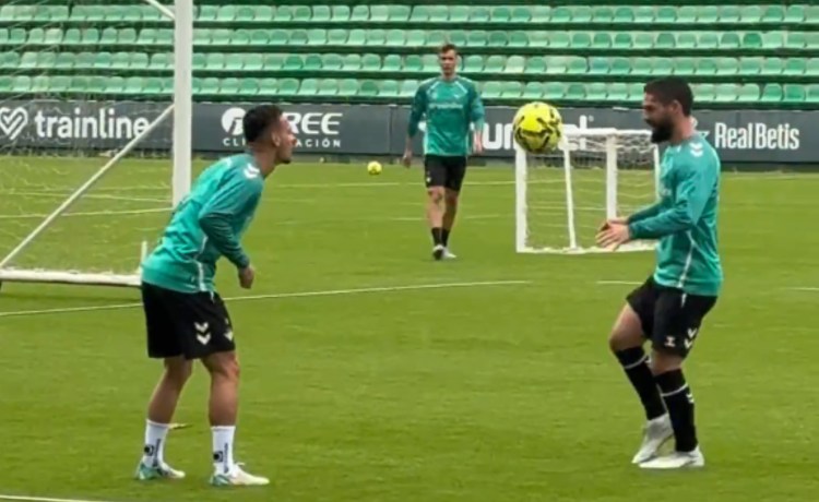 Isco y Antony, ‘magia’ bajo la lluvia en el entrenamiento del Betis Isco y Antony, ‘magia’ bajo la lluvia en el entrenamiento del Betis