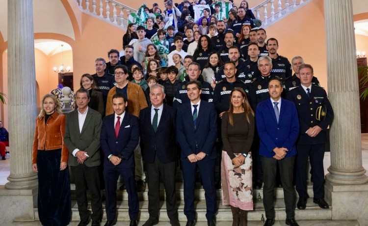 Betis y Sevilla se unen al Ayuntamiento contra el acoso escolar Betis y Sevilla se unen al Ayuntamiento contra el acoso escolar