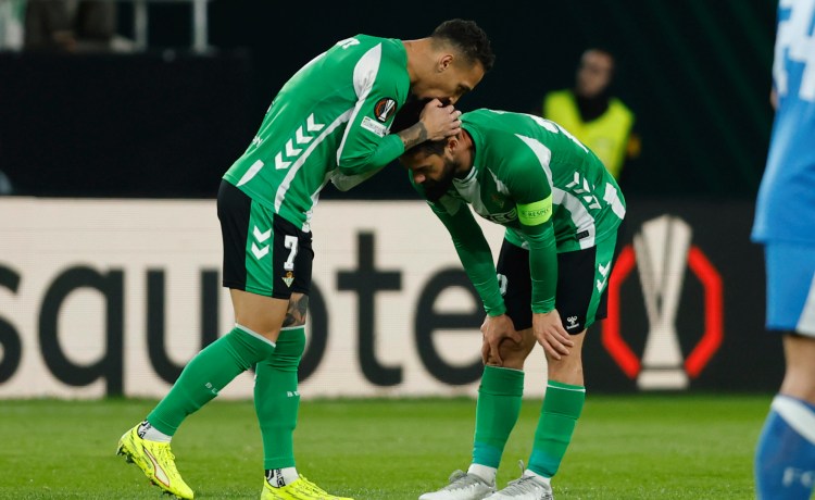 Isco se retira tocado ante el Utrecht por una patada… ¡de Amrabat! Isco se retira tocado ante el Utrecht por una patada… ¡de Amrabat!