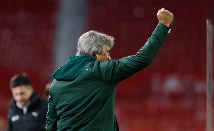 Pellegrini: «Hace tiempo que no se ganaba en este estadio y los hinchas del Betis se lo merecían» Pellegrini: «Hace tiempo que no se ganaba en este estadio y los hinchas del Betis se lo merecían»
