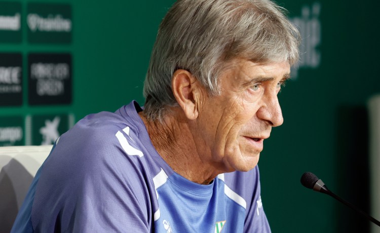 Pellegrini: «La Liga del Villarreal es fenomenal y si la mantiene en la segunda vuelta será difícil alcanzarlo» Pellegrini: «La Liga del Villarreal es fenomenal y si la mantiene en la segunda vuelta será difícil alcanzarlo»