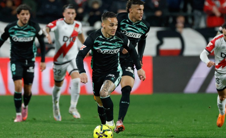 Al Betis se le apagó la luz en Vallecas Al Betis se le apagó la luz en Vallecas