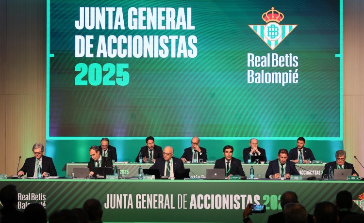 Respaldo abrumador al Consejo de Administración del Betis en la Junta de Accionistas del club Respaldo abrumador al Consejo de Administración del Betis en la Junta de Accionistas del club