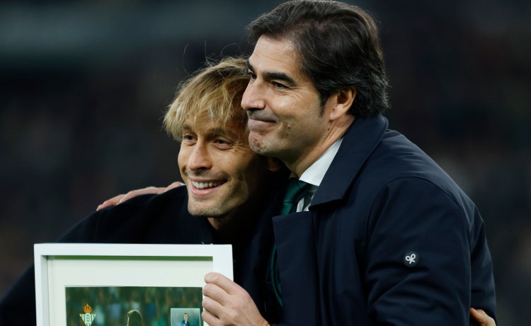 Canales, recibido como una leyenda del Betis en La Cartuja Canales, recibido como una leyenda del Betis en La Cartuja