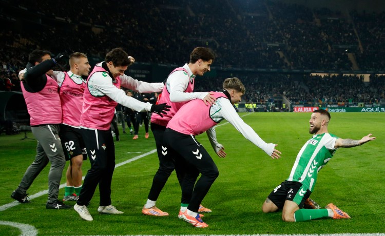 Un Betis coral para cerrar un año de récord y seguir soñando Un Betis coral para cerrar un año de récord y seguir soñando