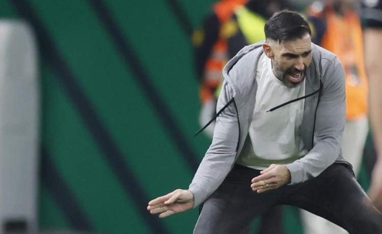Sarabia: “Me he tenido que tomar diez tilas para cumplir mi propósito de no hablar de los árbitros” Sarabia: “Me he tenido que tomar diez tilas para cumplir mi propósito de no hablar de los árbitros”