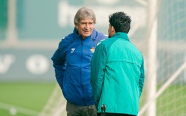 Pellegrini: «No me sorprendió la frustración porque sabemos la pasión que genera el derbi en Sevilla» Pellegrini: «No me sorprendió la frustración porque sabemos la pasión que genera el derbi en Sevilla»