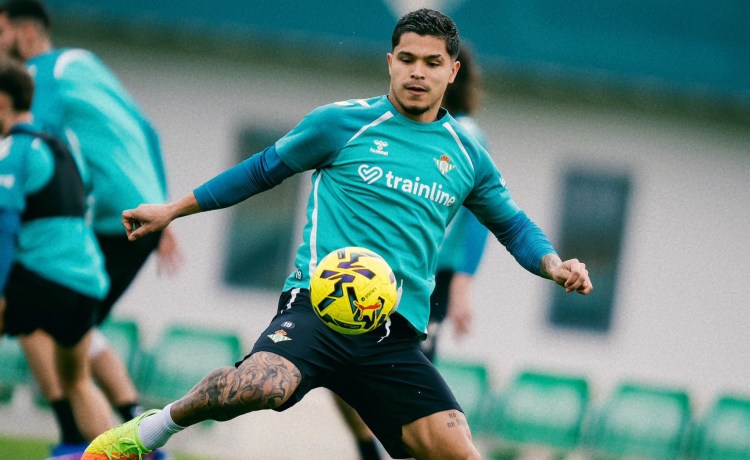 Cucho ultima su regreso en la sesión previa al partido frente al Rayo Cucho ultima su regreso en la sesión previa al partido frente al Rayo